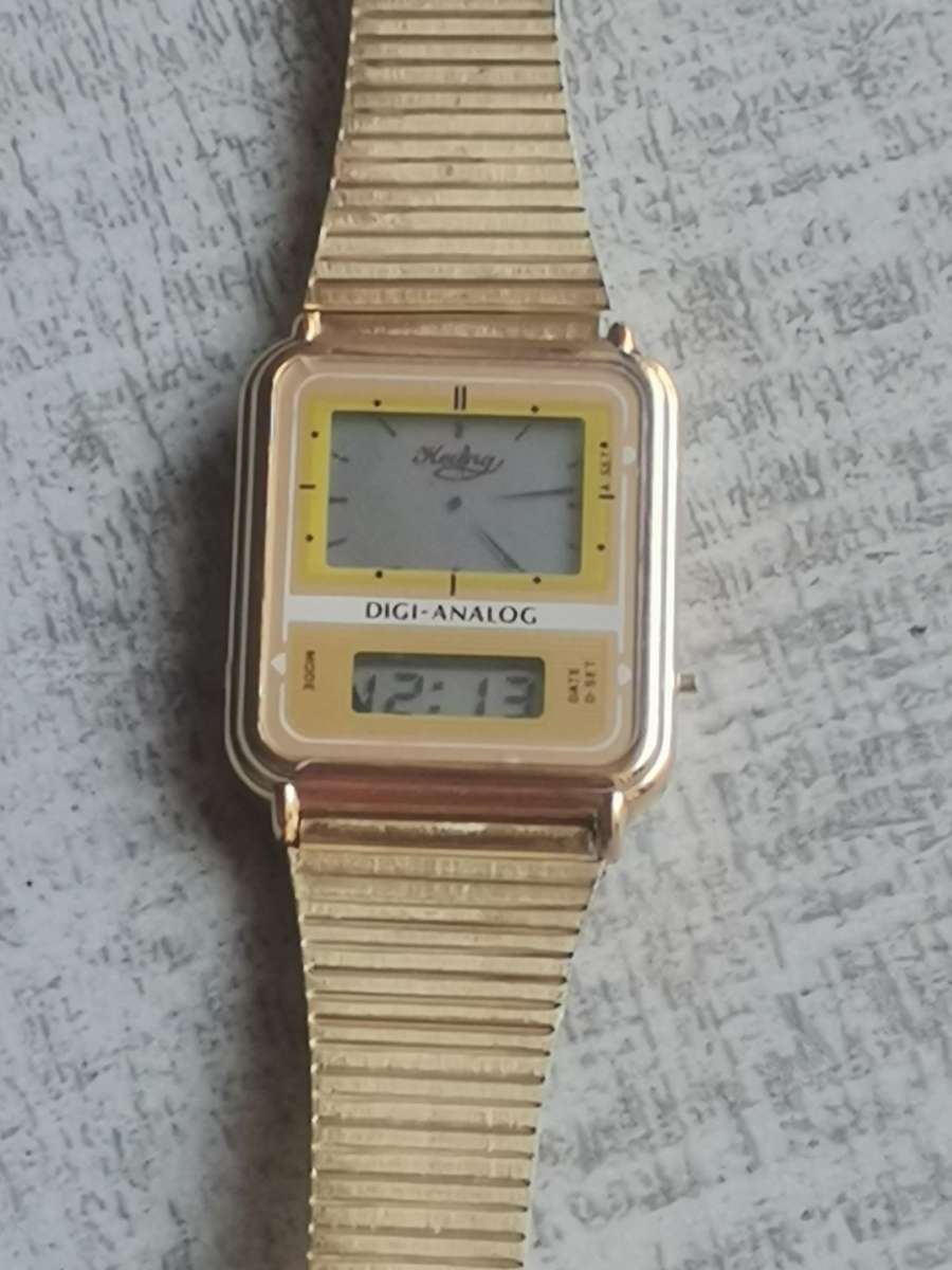 MENS VINTAGE ELECTRONIC DIGI-ANALOG GOLD PLATED WATCH IN EXCELLENT WORKING CONDITION