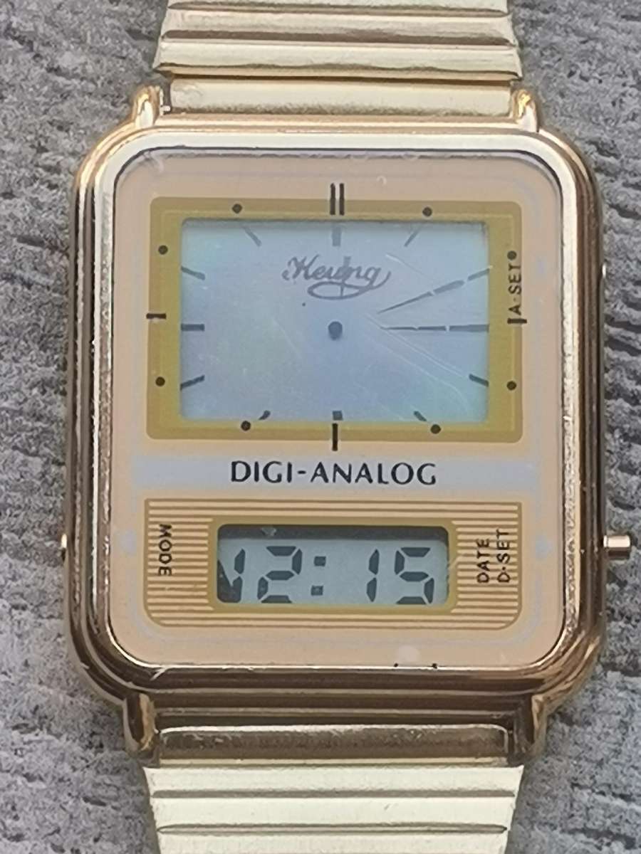 MENS VINTAGE ELECTRONIC DIGI-ANALOG GOLD PLATED WATCH IN EXCELLENT WORKING CONDITION