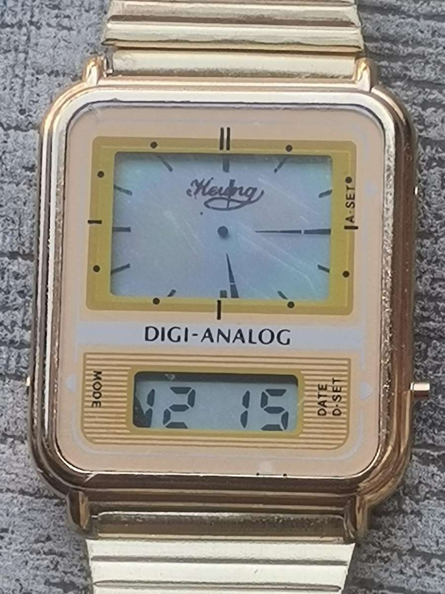 MENS VINTAGE ELECTRONIC DIGI-ANALOG GOLD PLATED WATCH IN EXCELLENT WORKING CONDITION