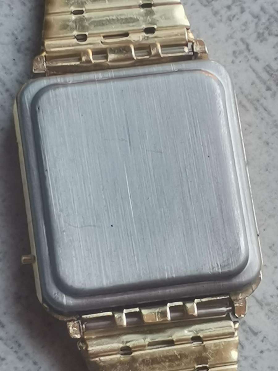 MENS VINTAGE ELECTRONIC DIGI-ANALOG GOLD PLATED WATCH IN EXCELLENT WORKING CONDITION