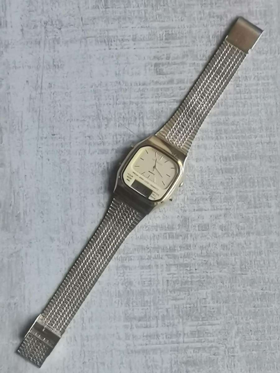 MENS VINTAGE OCCASION ANALOG/DIGITAL WATCH IN EXCELLENT WORKING CONDITION