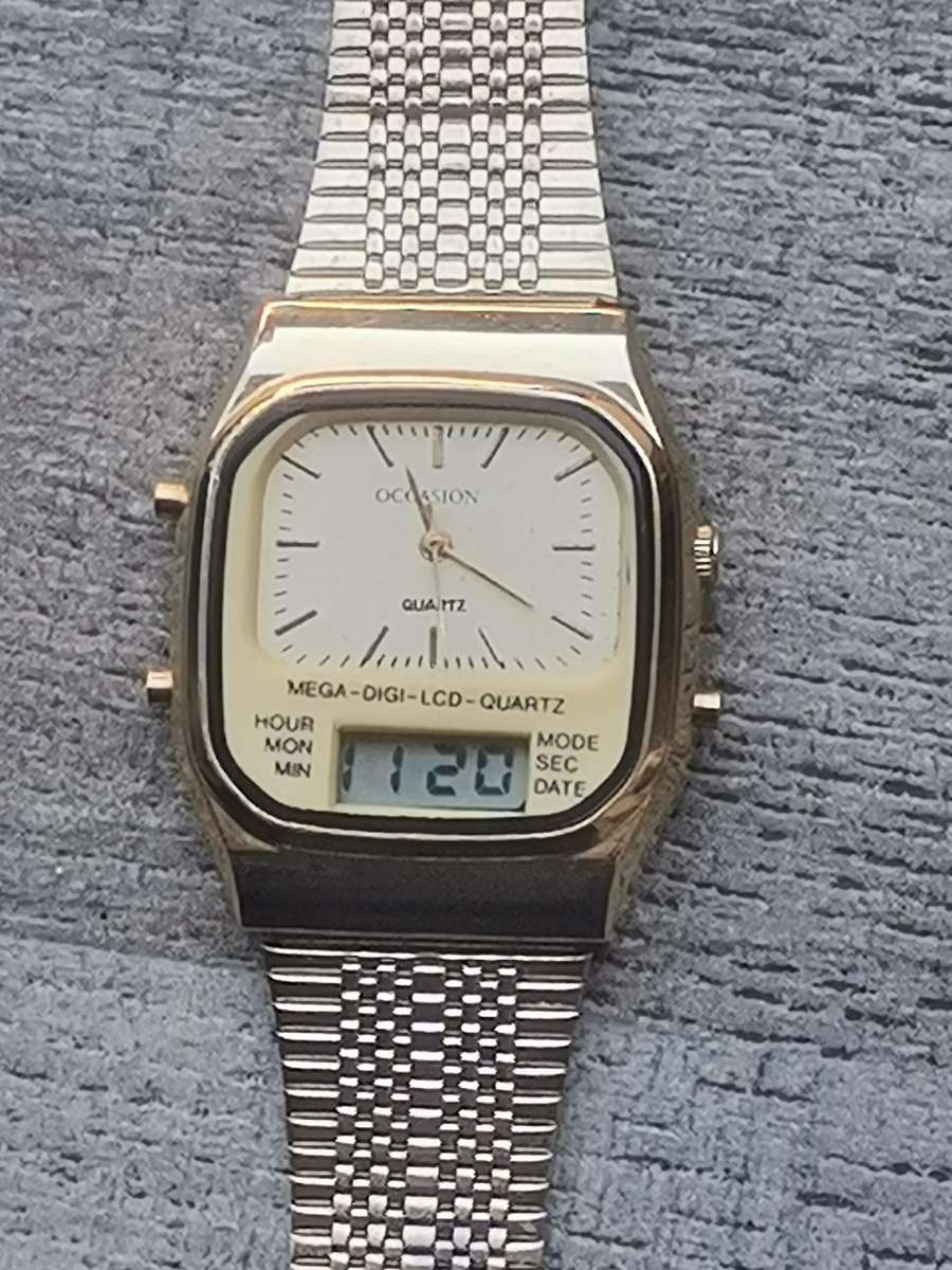 MENS VINTAGE OCCASION ANALOG/DIGITAL WATCH IN EXCELLENT WORKING CONDITION