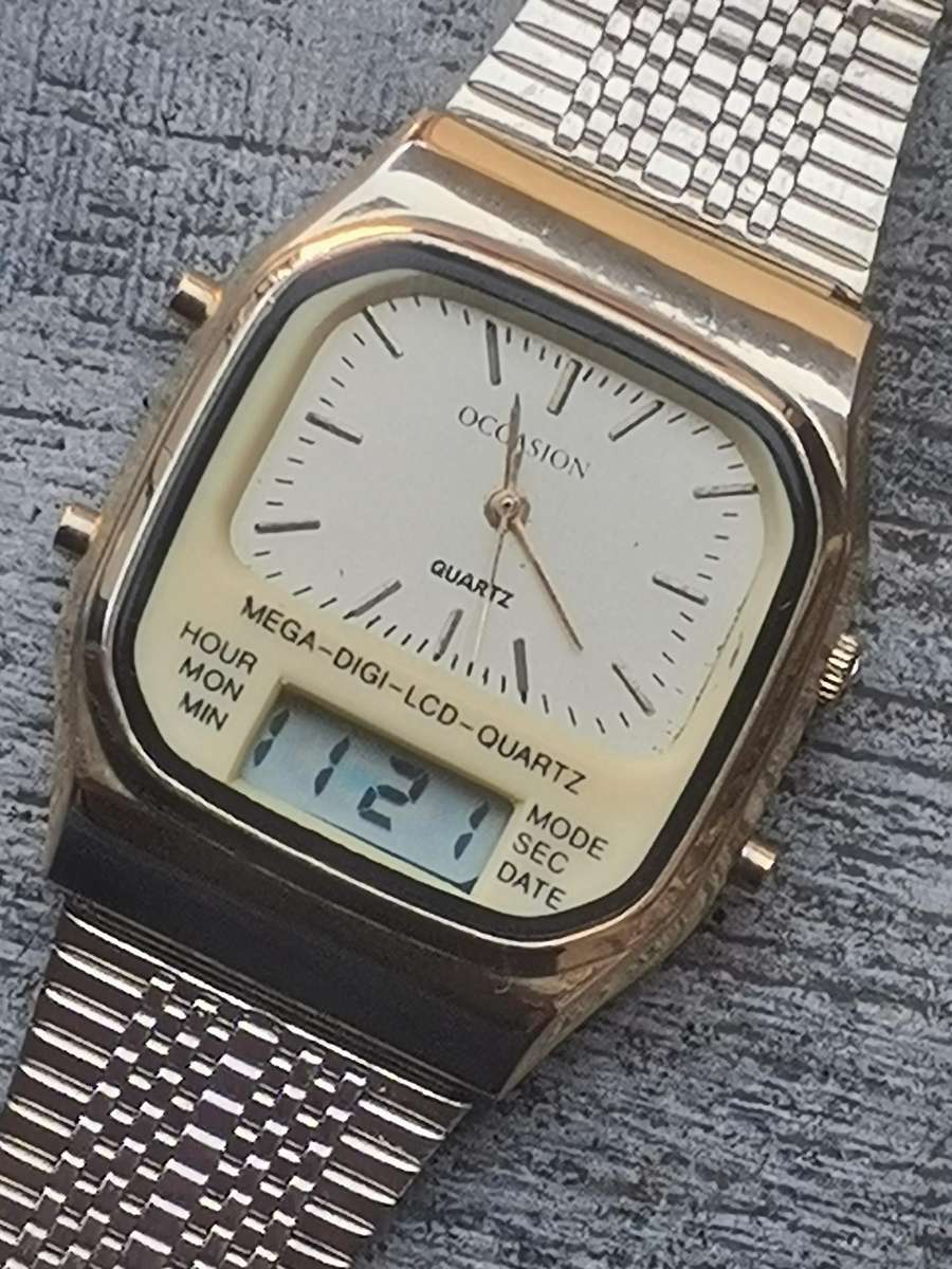 MENS VINTAGE OCCASION ANALOG/DIGITAL WATCH IN EXCELLENT WORKING CONDITION