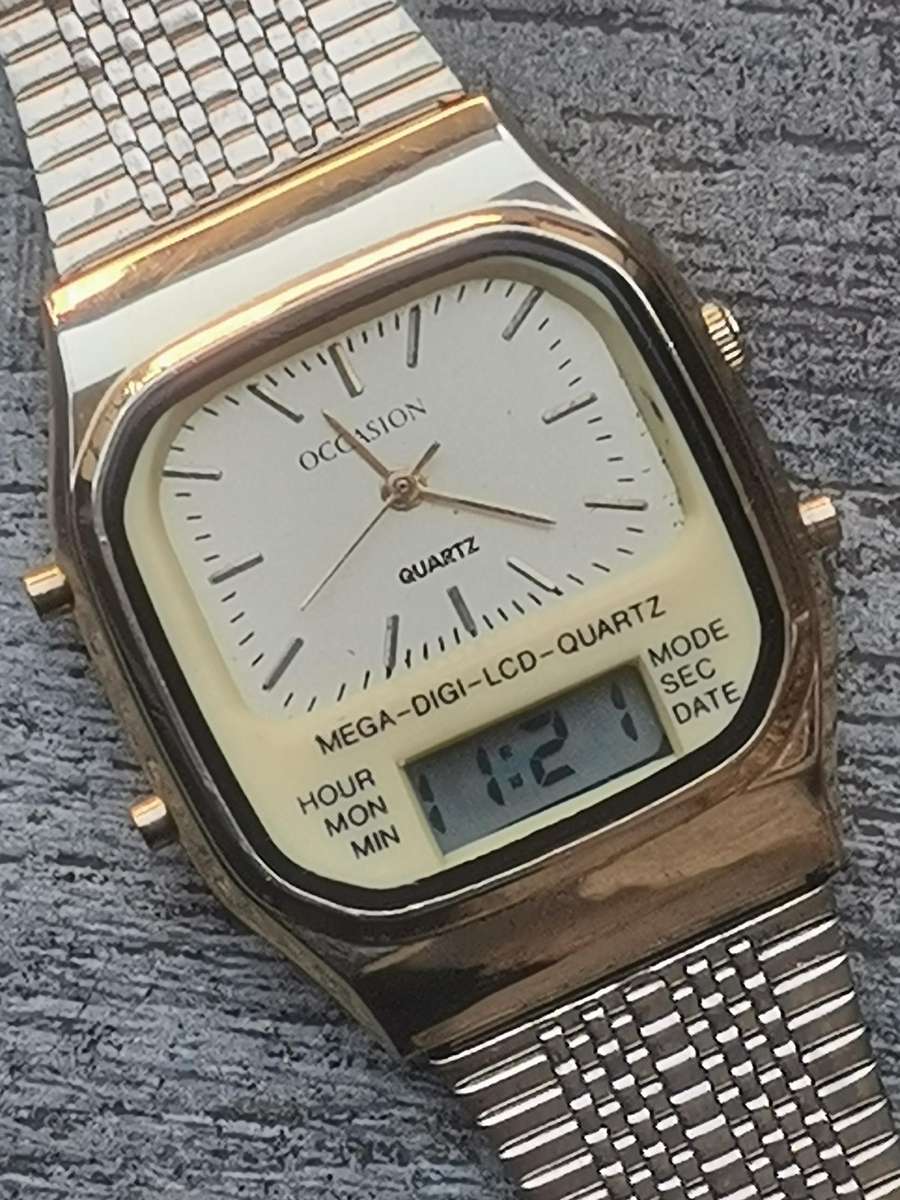 MENS VINTAGE OCCASION ANALOG/DIGITAL WATCH IN EXCELLENT WORKING CONDITION