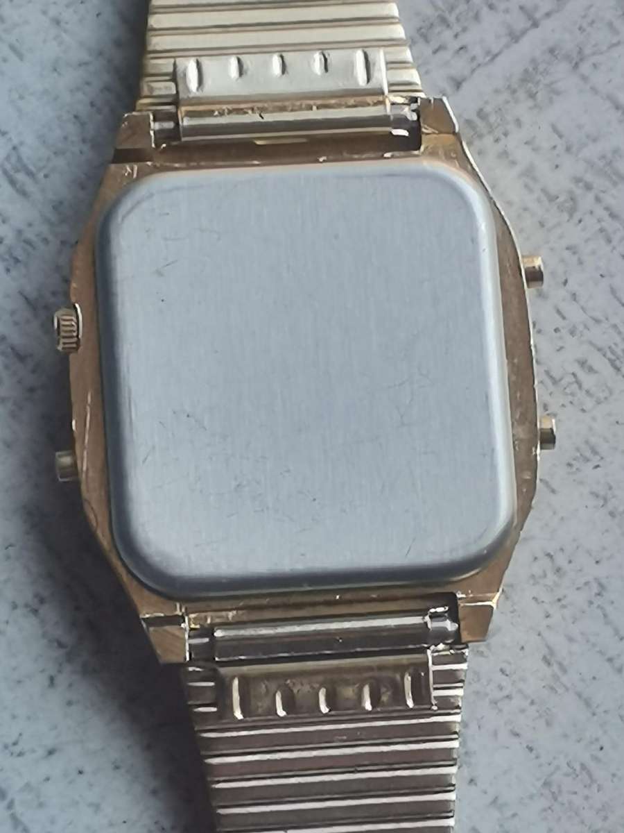 MENS VINTAGE OCCASION ANALOG/DIGITAL WATCH IN EXCELLENT WORKING CONDITION