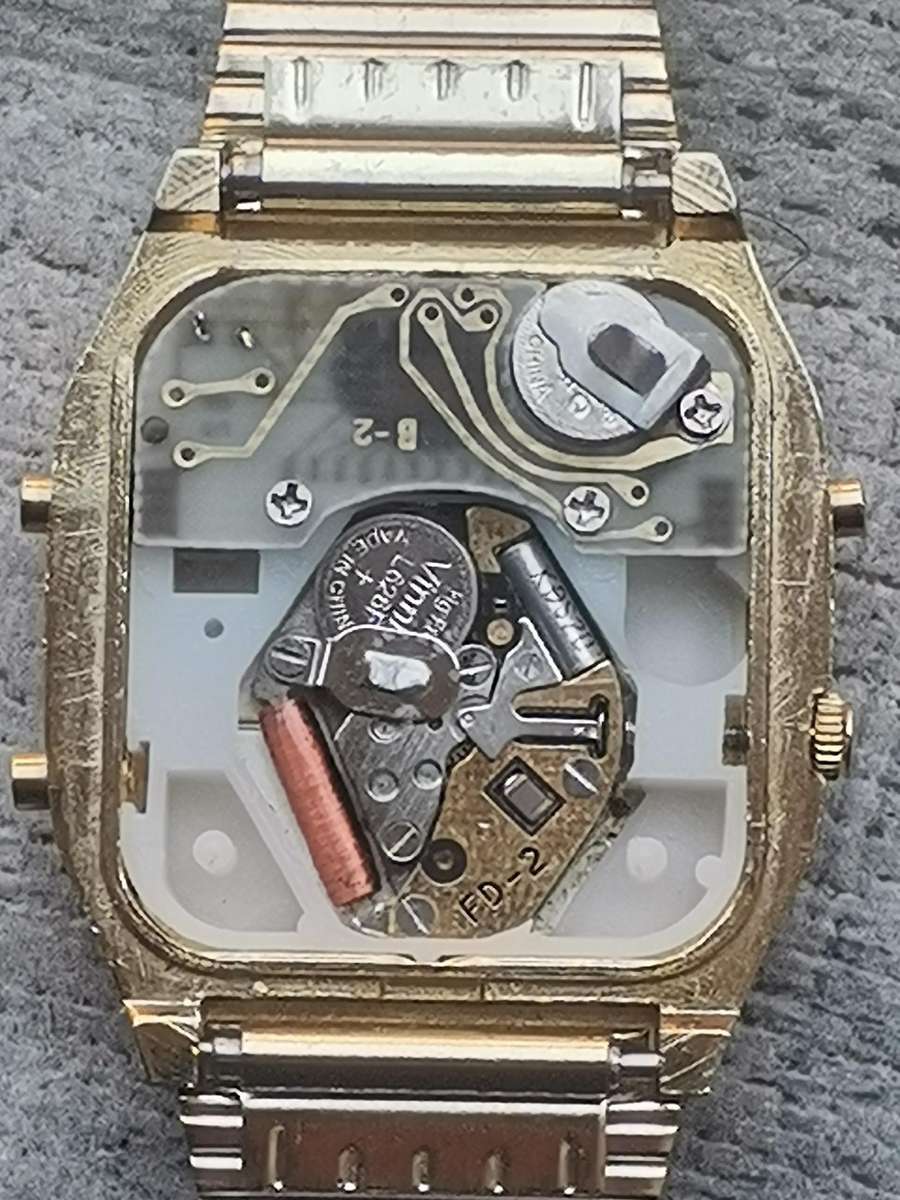 MENS VINTAGE OCCASION ANALOG/DIGITAL WATCH IN EXCELLENT WORKING CONDITION