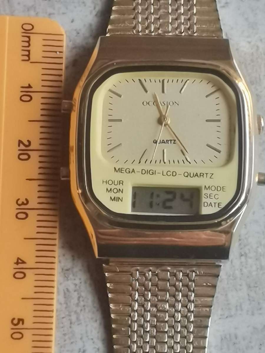 MENS VINTAGE OCCASION ANALOG/DIGITAL WATCH IN EXCELLENT WORKING CONDITION
