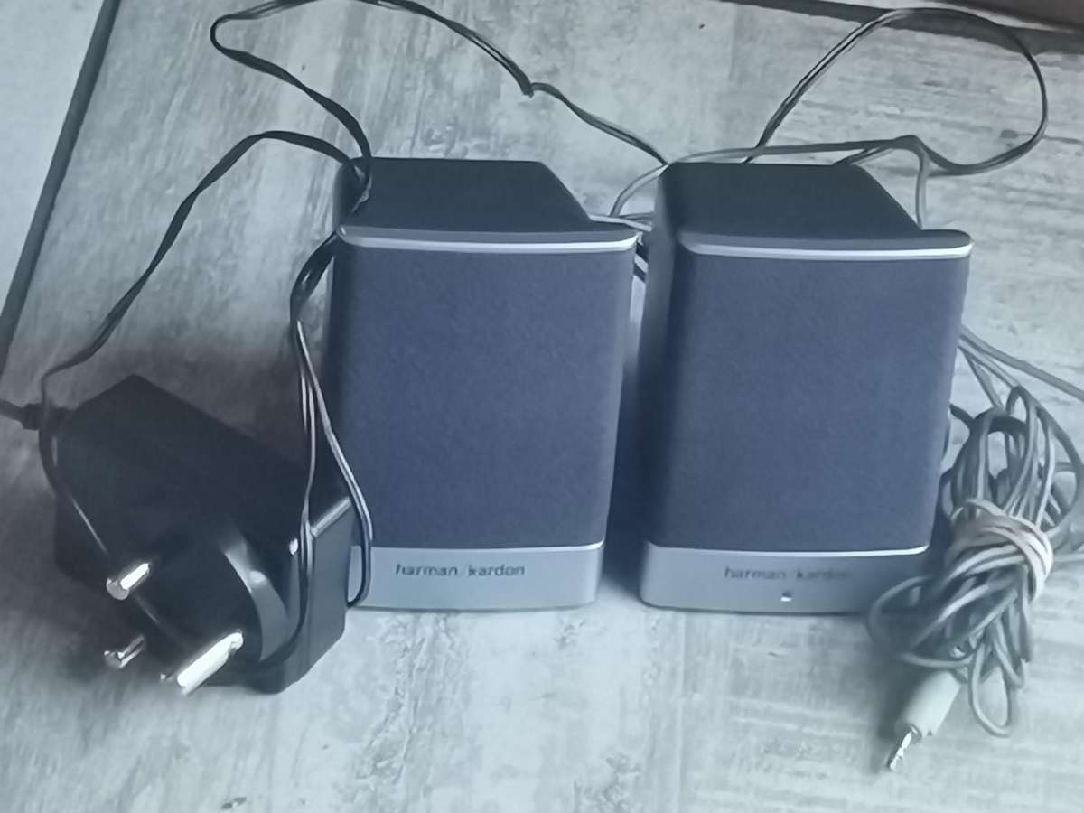 HARMAN KARDON COMPUTER/LAPTOP SPEAKERS IN GOOD WORKING CONDITION