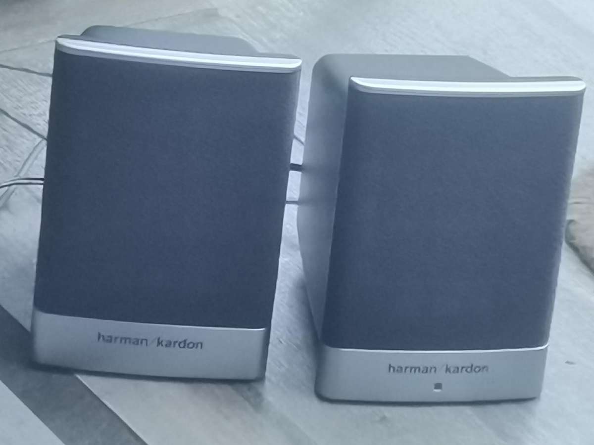HARMAN KARDON COMPUTER/LAPTOP SPEAKERS IN GOOD WORKING CONDITION