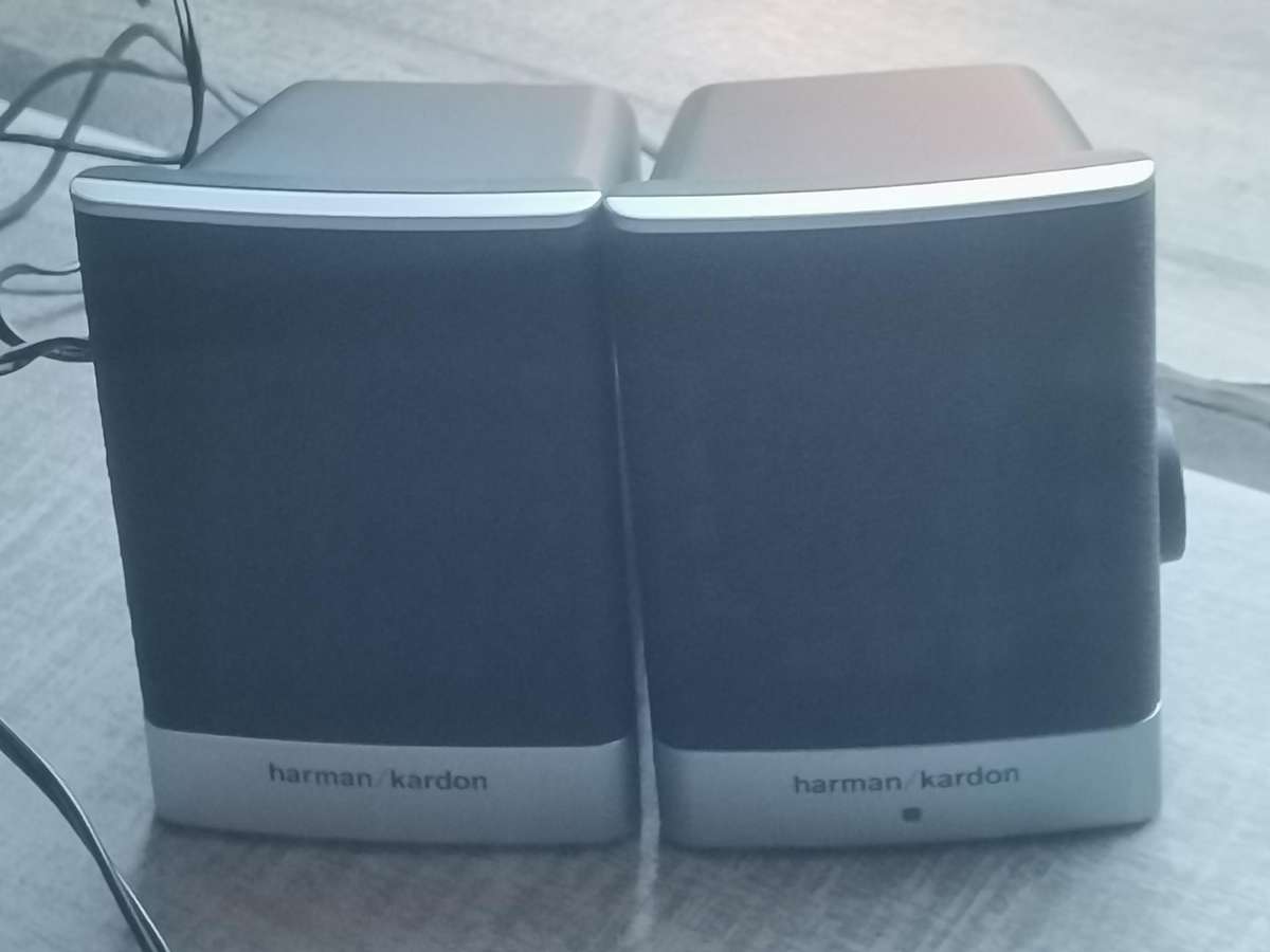 HARMAN KARDON COMPUTER/LAPTOP SPEAKERS IN GOOD WORKING CONDITION