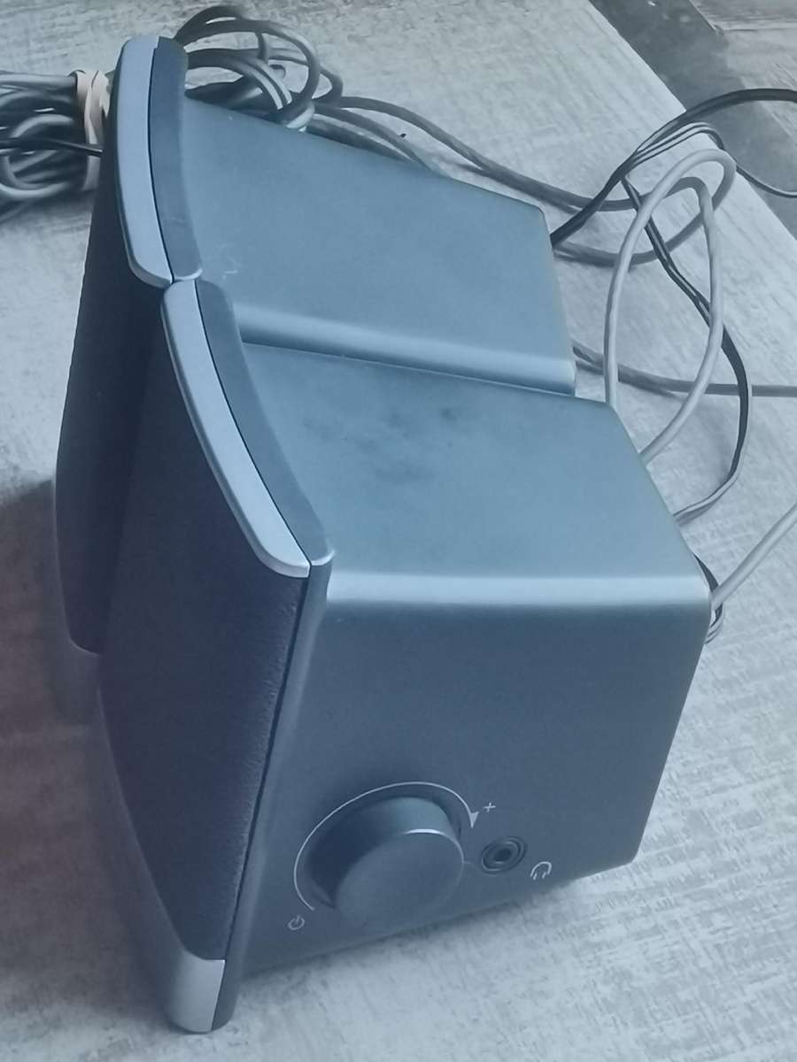 HARMAN KARDON COMPUTER/LAPTOP SPEAKERS IN GOOD WORKING CONDITION
