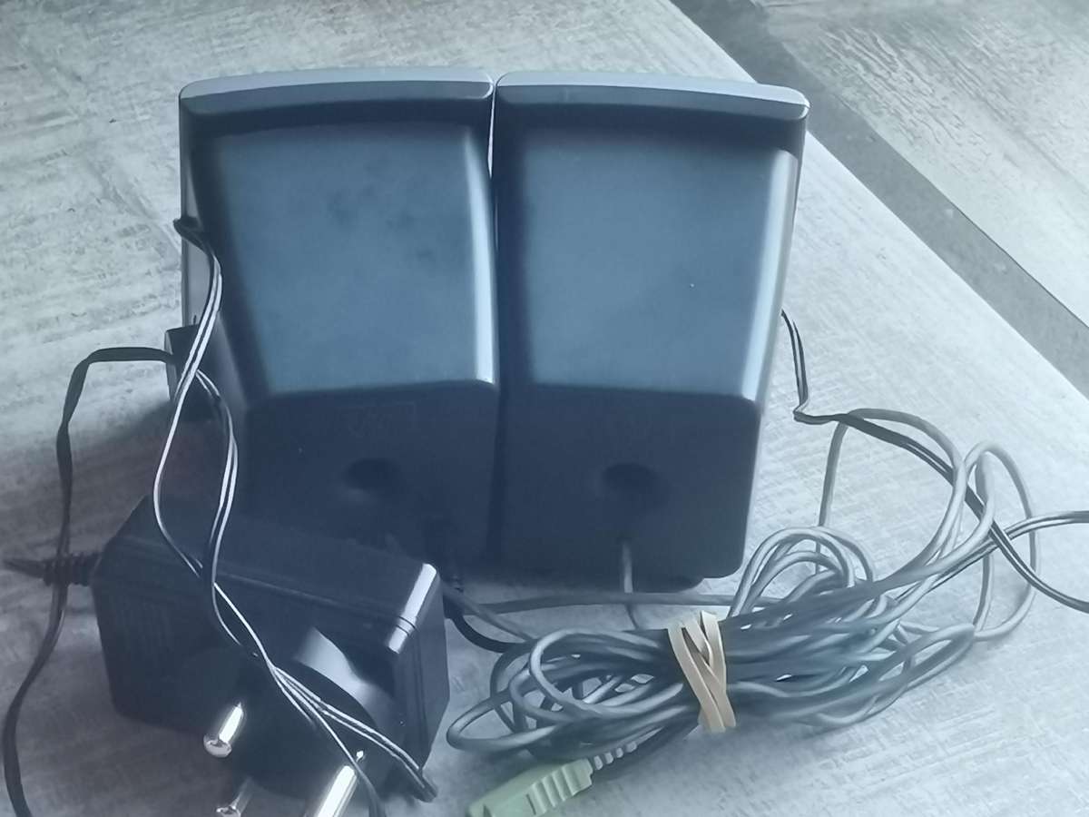 HARMAN KARDON COMPUTER/LAPTOP SPEAKERS IN GOOD WORKING CONDITION