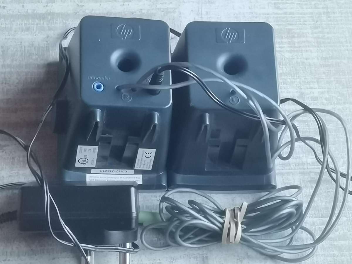 HARMAN KARDON COMPUTER/LAPTOP SPEAKERS IN GOOD WORKING CONDITION