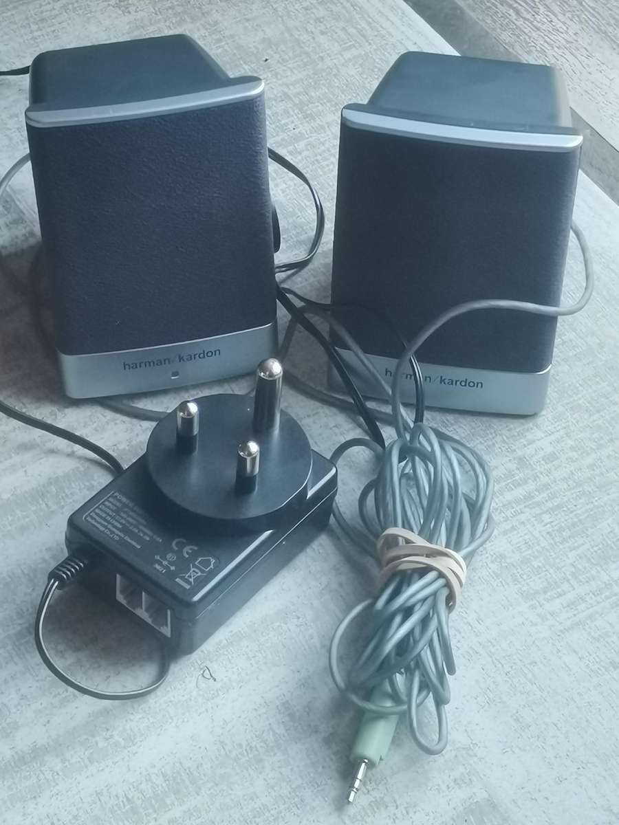 HARMAN KARDON COMPUTER/LAPTOP SPEAKERS IN GOOD WORKING CONDITION