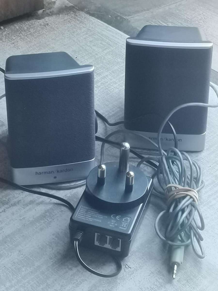 HARMAN KARDON COMPUTER/LAPTOP SPEAKERS IN GOOD WORKING CONDITION