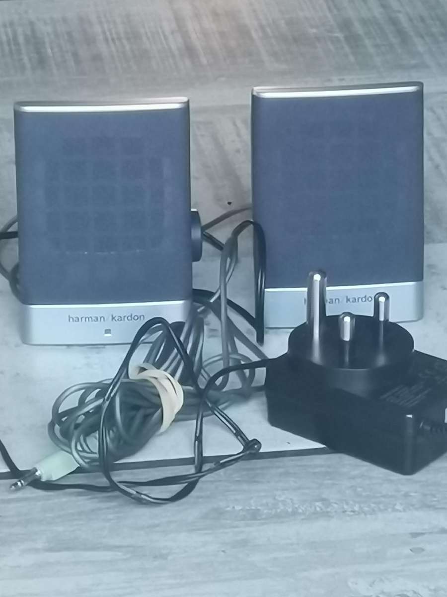 HARMAN KARDON COMPUTER/LAPTOP SPEAKERS IN GOOD WORKING CONDITION