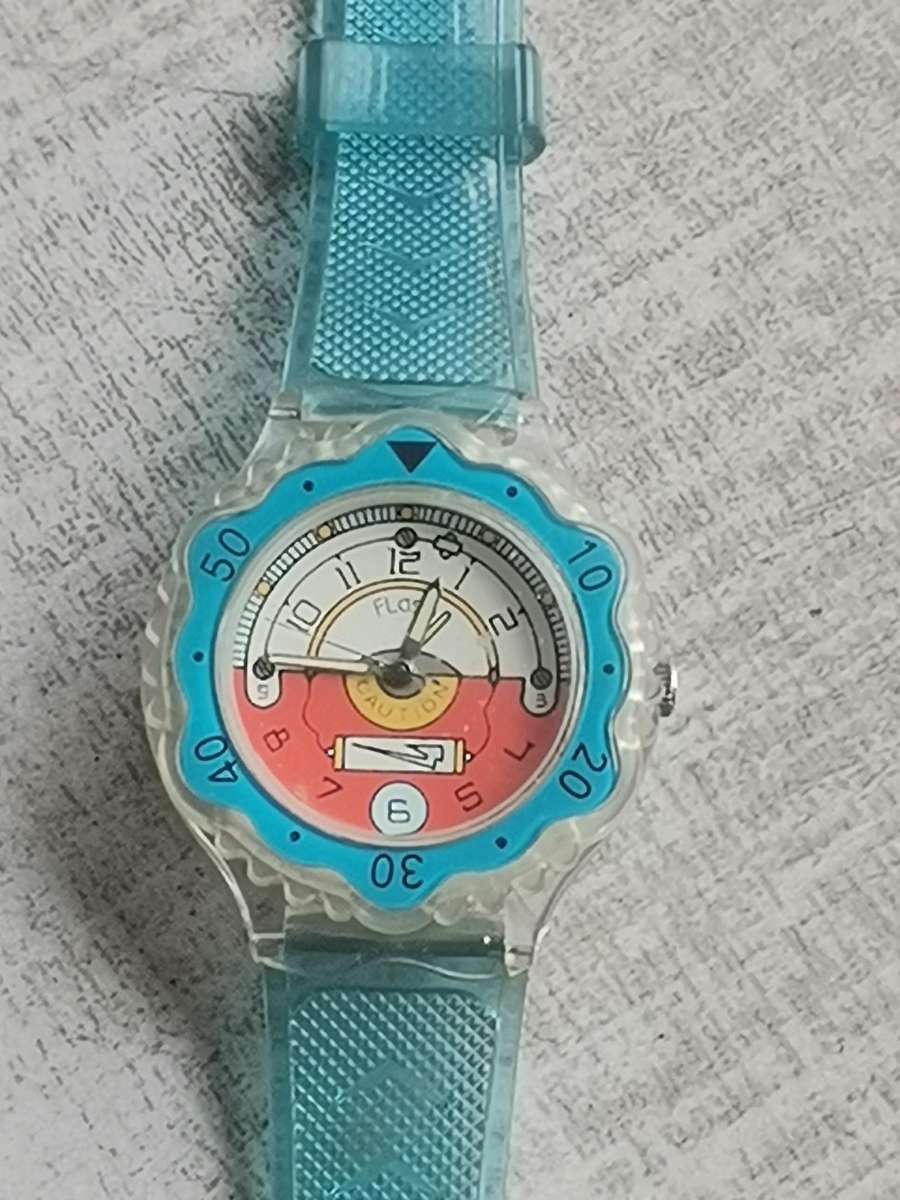 MENS VINTAGE FLASH WATCH WITH SEE-THROUGH BACK IN EXCELLENT WORKING CONDITION