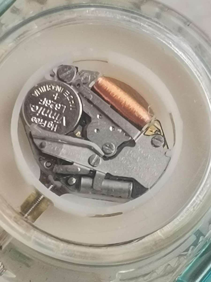 MENS VINTAGE FLASH WATCH WITH SEE-THROUGH BACK IN EXCELLENT WORKING CONDITION