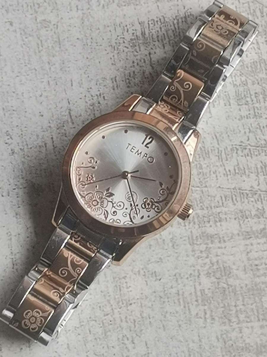 STUNNING LADIES 2 TONE TEMPO WATCH IN EXCELLENT WORKING CONDITION