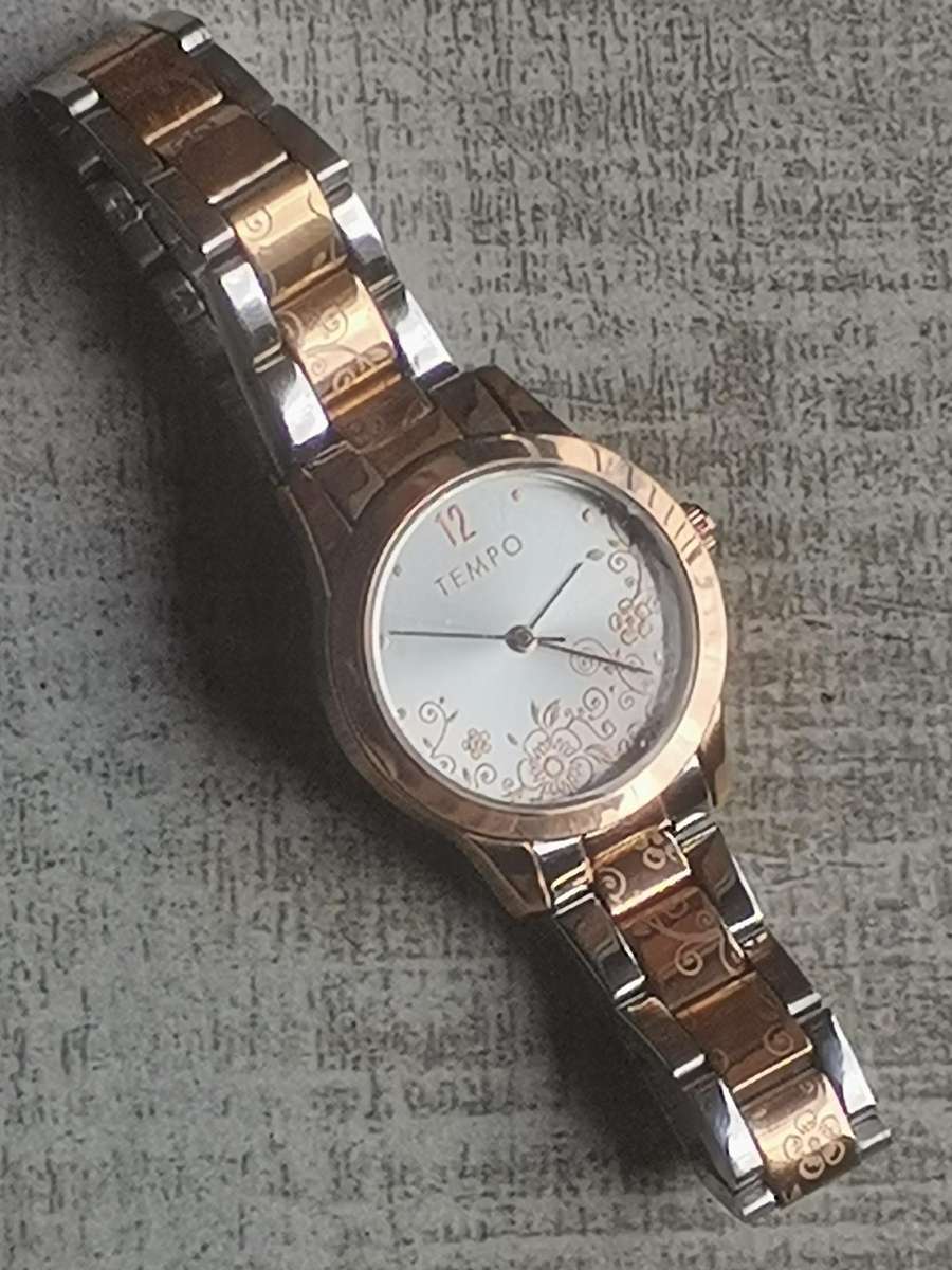 STUNNING LADIES 2 TONE TEMPO WATCH IN EXCELLENT WORKING CONDITION