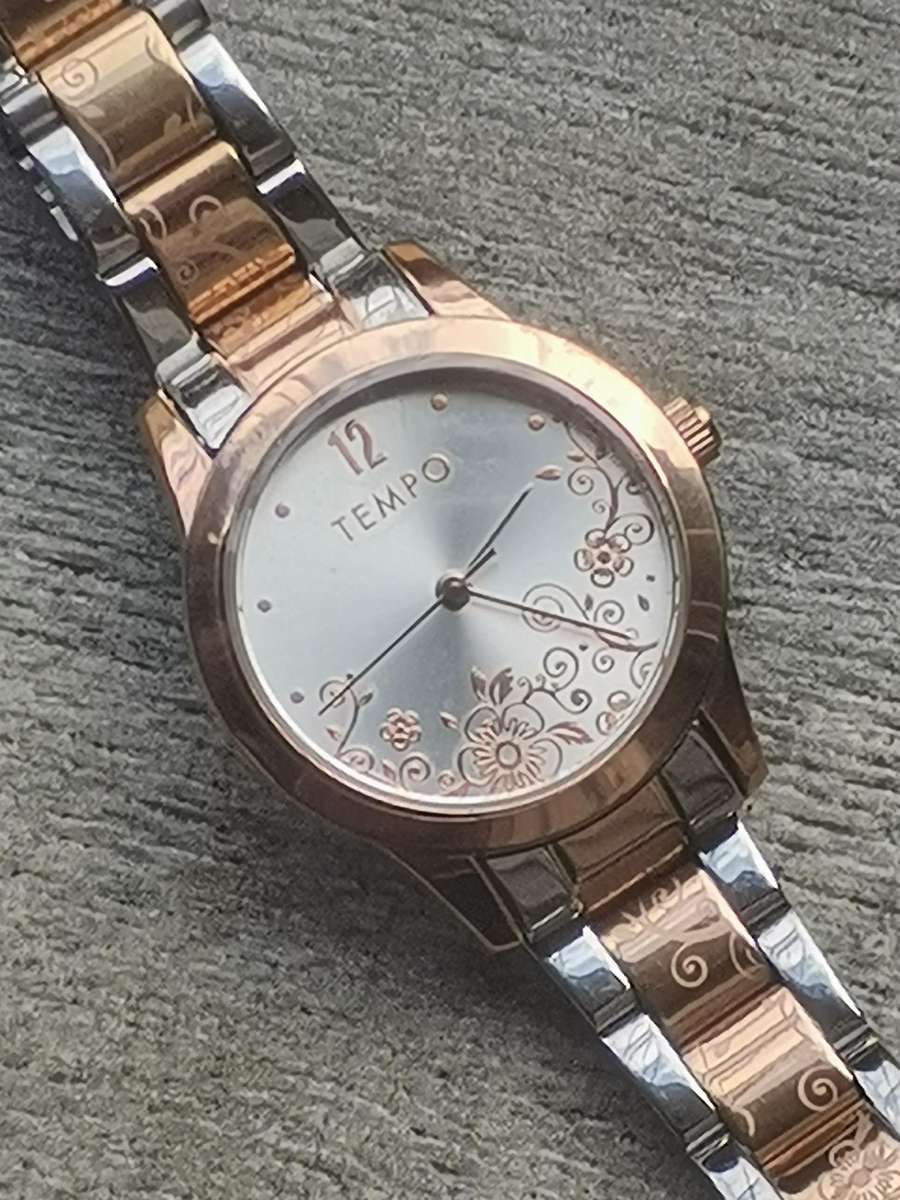 STUNNING LADIES 2 TONE TEMPO WATCH IN EXCELLENT WORKING CONDITION
