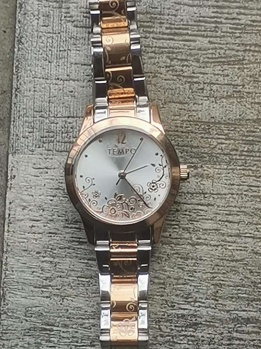 STUNNING LADIES 2 TONE TEMPO WATCH IN EXCELLENT WORKING CONDITION