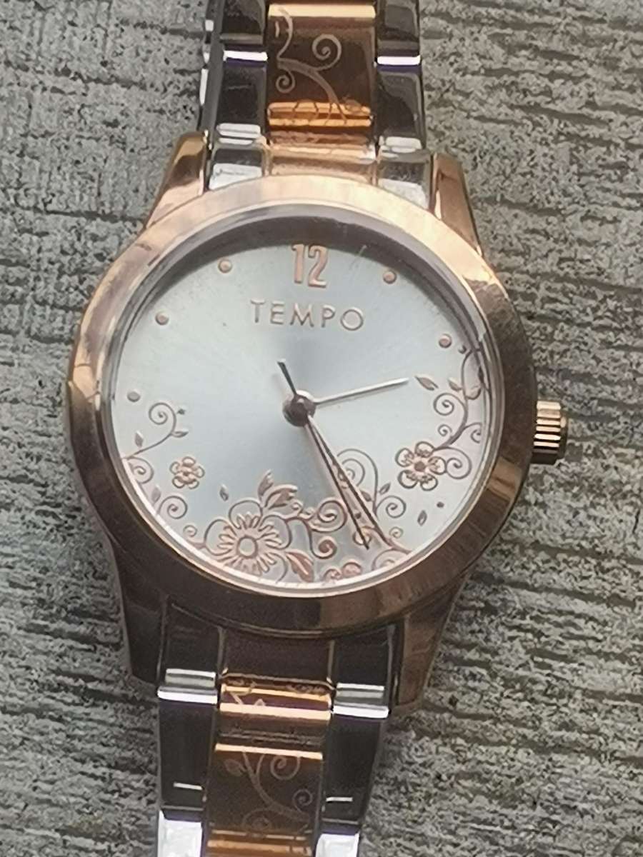 STUNNING LADIES 2 TONE TEMPO WATCH IN EXCELLENT WORKING CONDITION