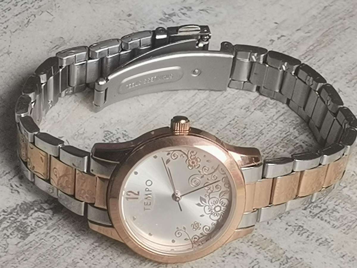 STUNNING LADIES 2 TONE TEMPO WATCH IN EXCELLENT WORKING CONDITION