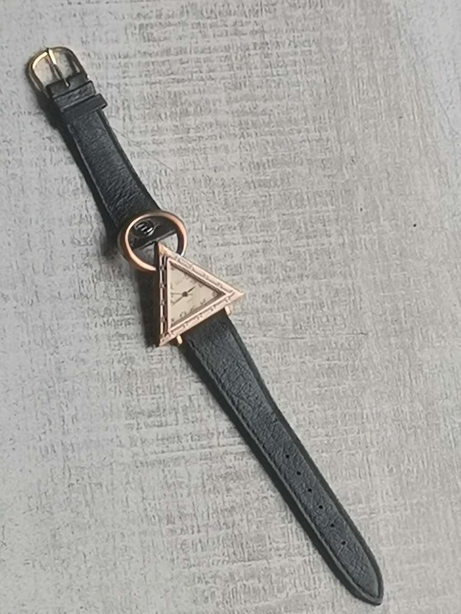 LADIES UNIQUE DUMONT TRIANGLE WATCH IN EXCELLENT WORKING CONDITION