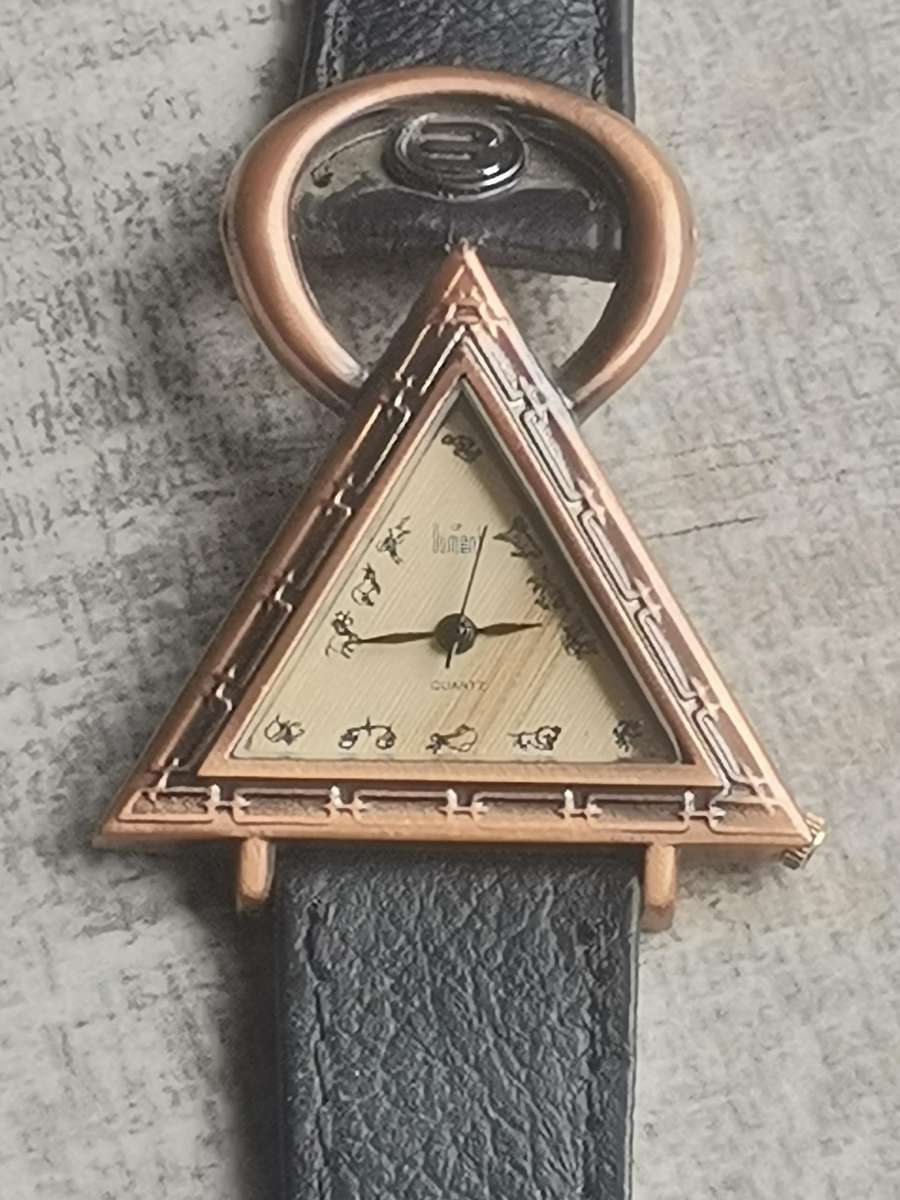LADIES UNIQUE DUMONT TRIANGLE WATCH IN EXCELLENT WORKING CONDITION