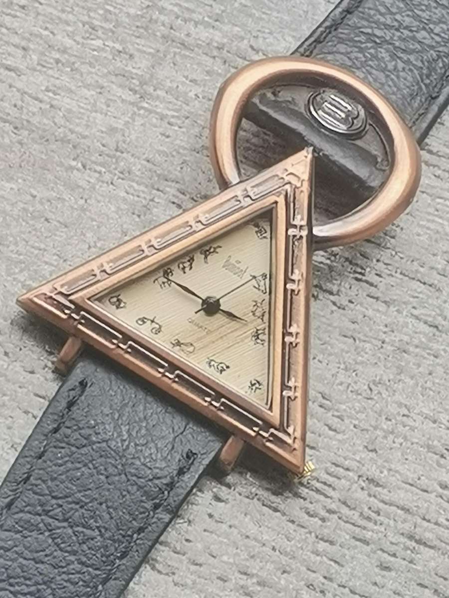 LADIES UNIQUE DUMONT TRIANGLE WATCH IN EXCELLENT WORKING CONDITION