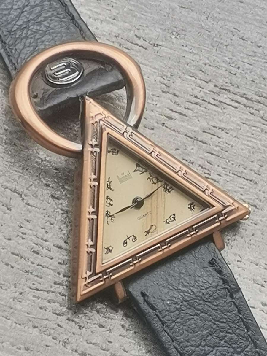 LADIES UNIQUE DUMONT TRIANGLE WATCH IN EXCELLENT WORKING CONDITION