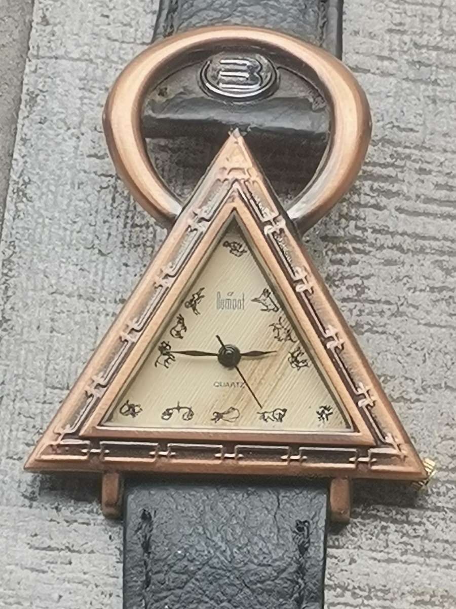 LADIES UNIQUE DUMONT TRIANGLE WATCH IN EXCELLENT WORKING CONDITION