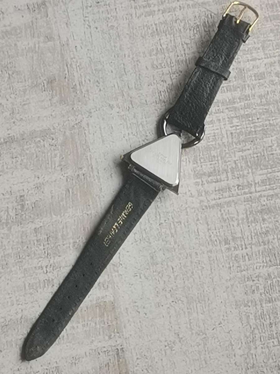 LADIES UNIQUE DUMONT TRIANGLE WATCH IN EXCELLENT WORKING CONDITION