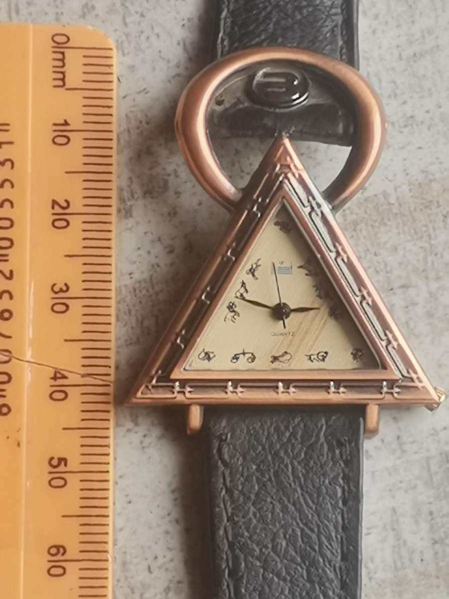 LADIES UNIQUE DUMONT TRIANGLE WATCH IN EXCELLENT WORKING CONDITION