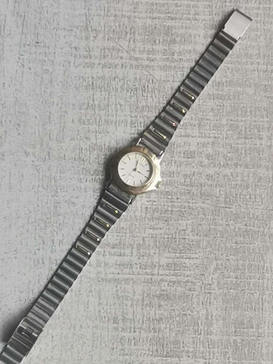 LADIES ACITIZENO 2 TONE WATCH IN EXCELLENT WORKING CONDITION