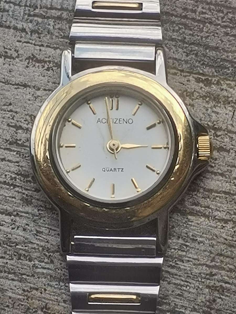 LADIES ACITIZENO 2 TONE WATCH IN EXCELLENT WORKING CONDITION