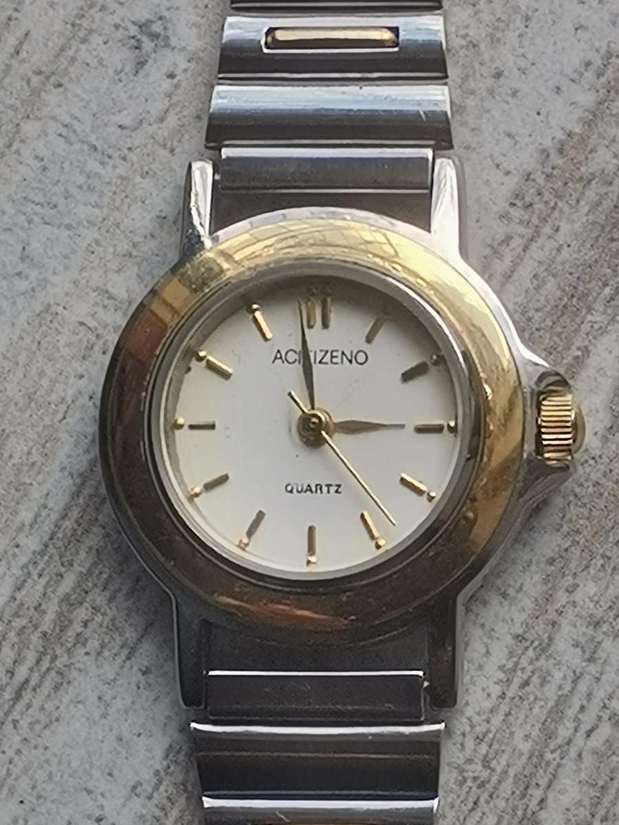 LADIES ACITIZENO 2 TONE WATCH IN EXCELLENT WORKING CONDITION