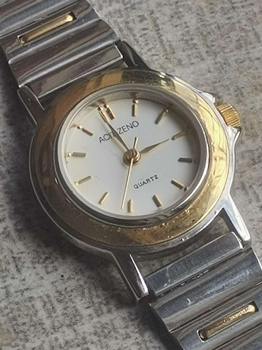 LADIES ACITIZENO 2 TONE WATCH IN EXCELLENT WORKING CONDITION