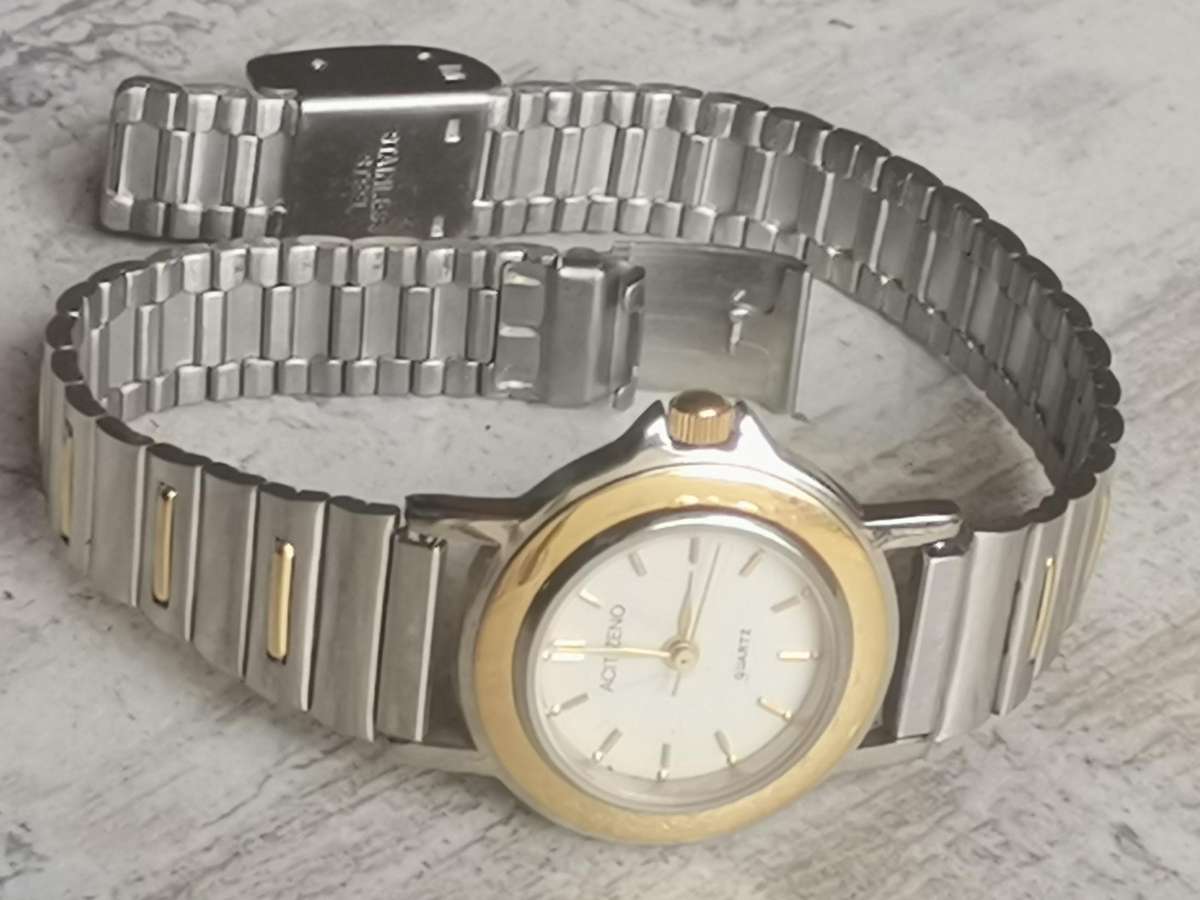 LADIES ACITIZENO 2 TONE WATCH IN EXCELLENT WORKING CONDITION