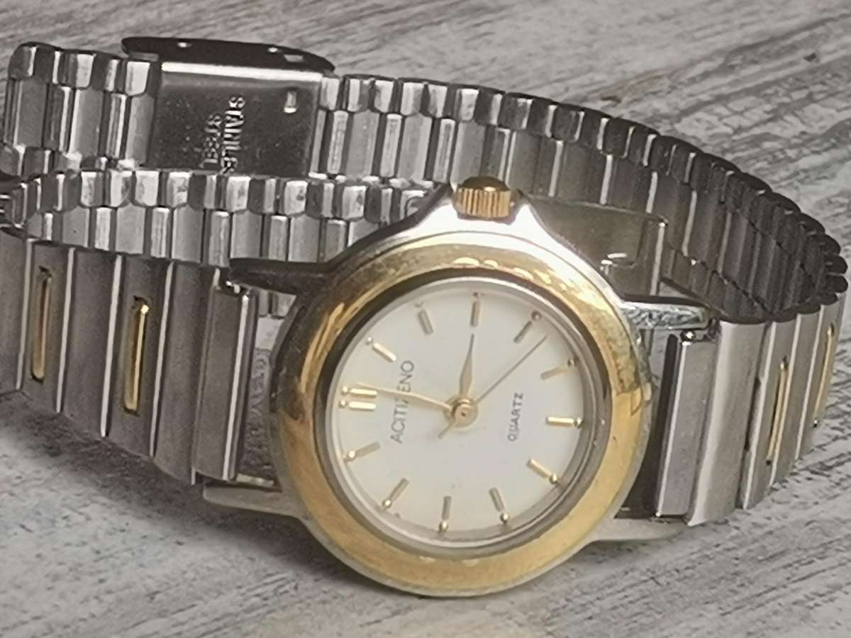 LADIES ACITIZENO 2 TONE WATCH IN EXCELLENT WORKING CONDITION