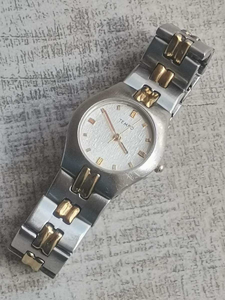 LADIES ELEGANT TEMPO 2 TONE WATCH IN EXCELLENT WORKING CONDITION