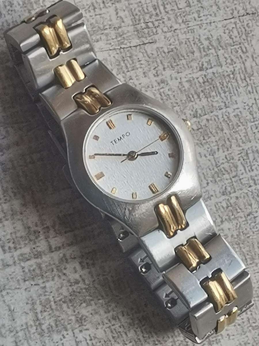 LADIES ELEGANT TEMPO 2 TONE WATCH IN EXCELLENT WORKING CONDITION