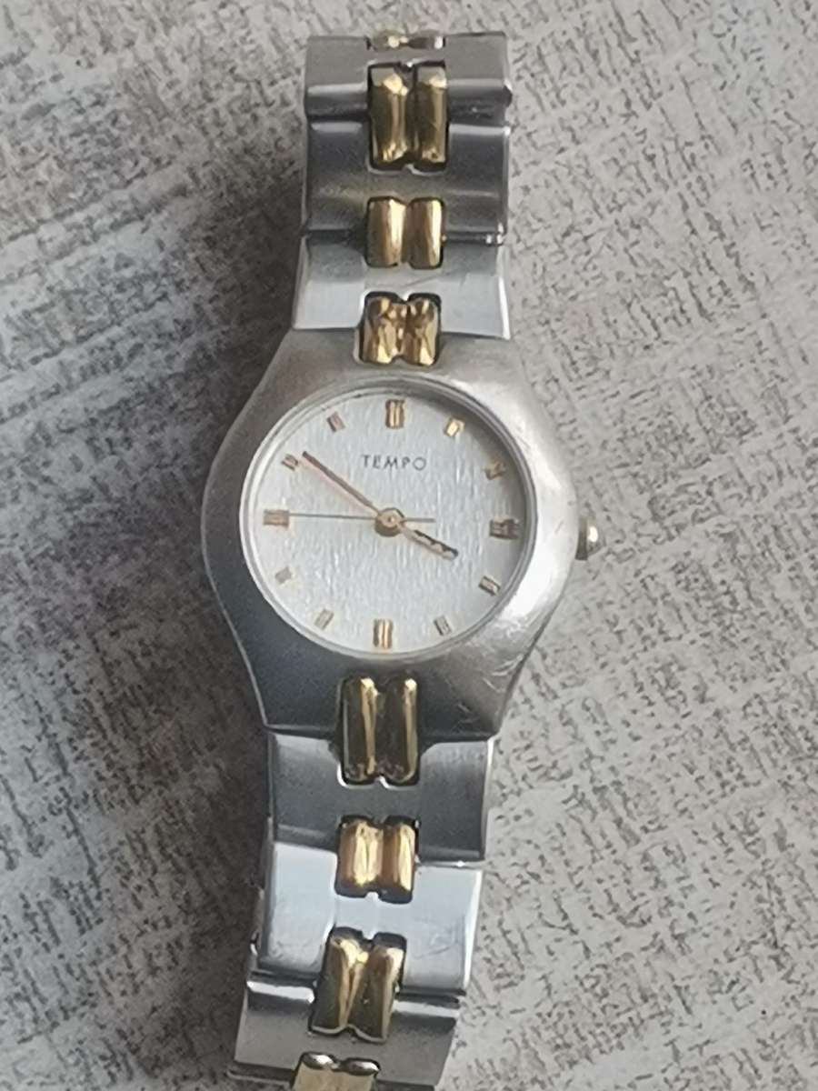 LADIES ELEGANT TEMPO 2 TONE WATCH IN EXCELLENT WORKING CONDITION