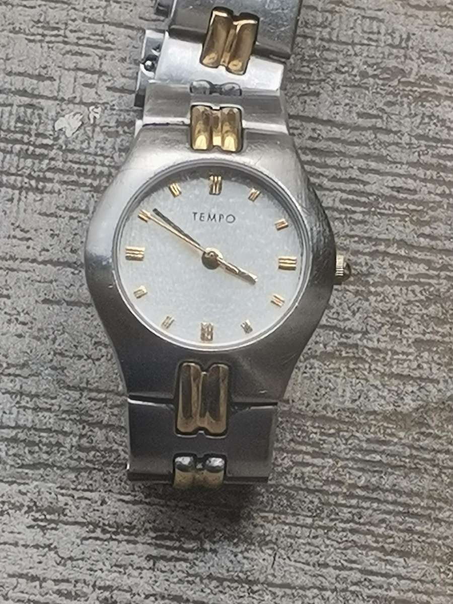 LADIES ELEGANT TEMPO 2 TONE WATCH IN EXCELLENT WORKING CONDITION