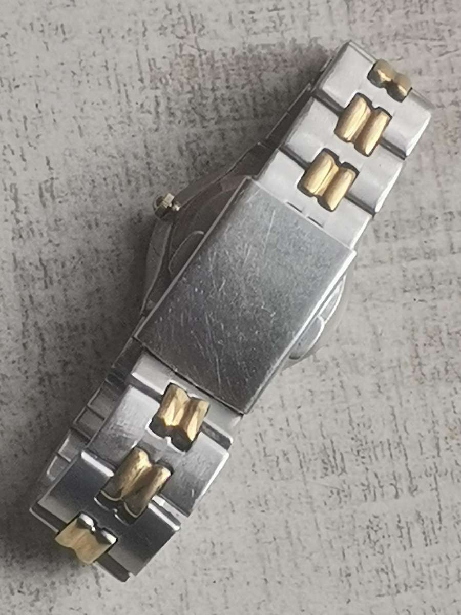 LADIES ELEGANT TEMPO 2 TONE WATCH IN EXCELLENT WORKING CONDITION