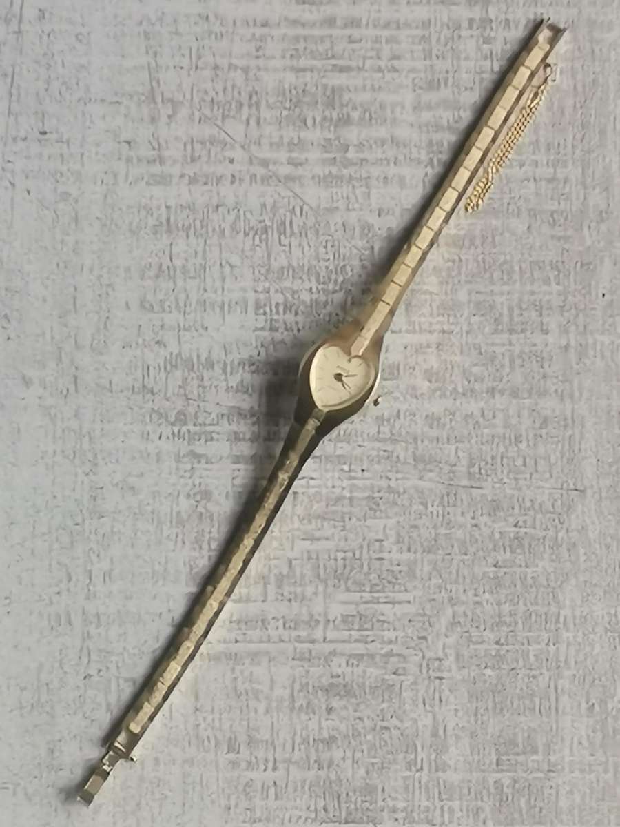 LADIES POISE HEART SHAPED GOLD WATCH IN EXCELLENT WORKING CONDITION