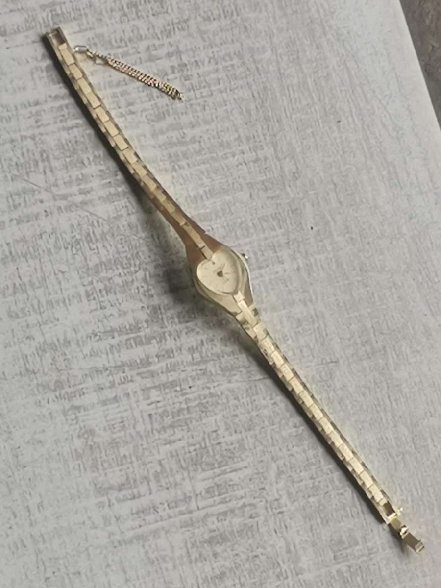 LADIES POISE HEART SHAPED GOLD WATCH IN EXCELLENT WORKING CONDITION