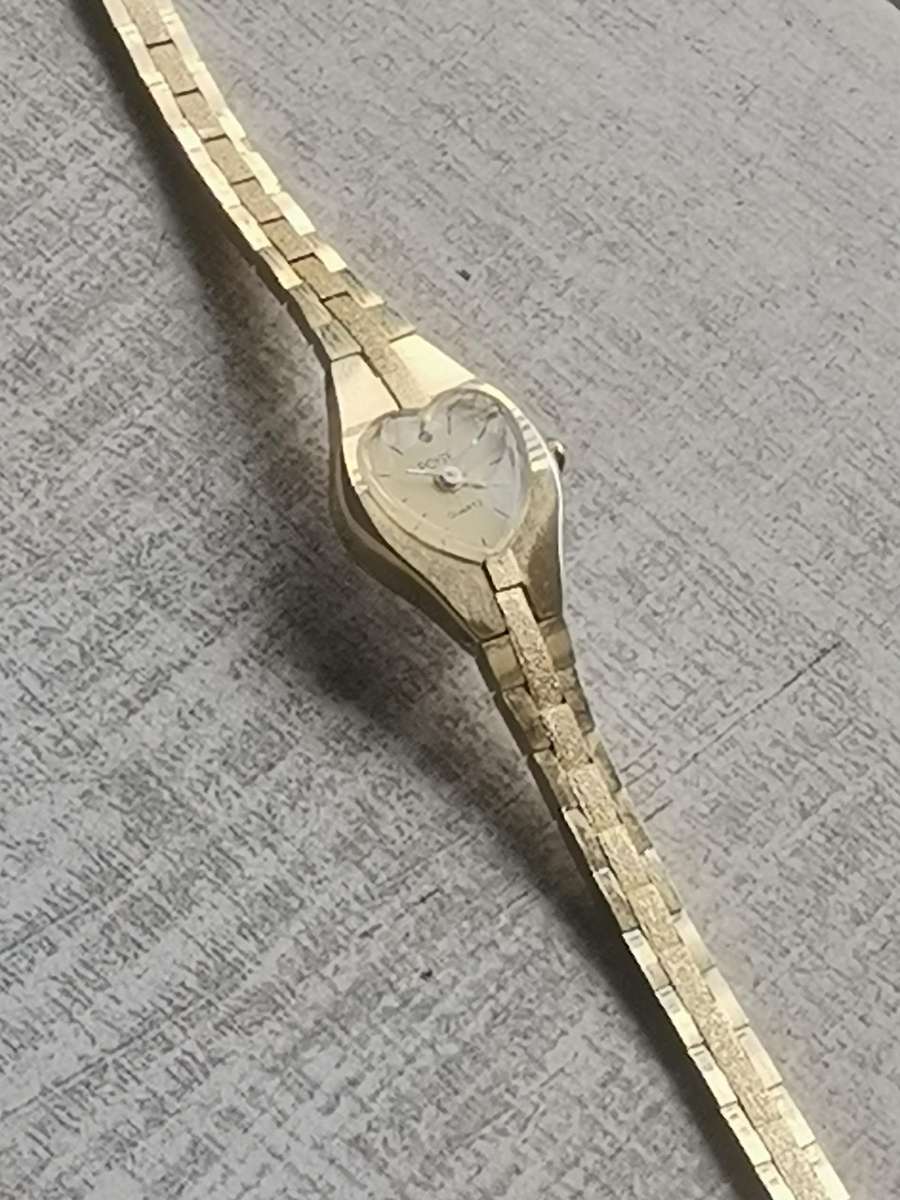 LADIES POISE HEART SHAPED GOLD WATCH IN EXCELLENT WORKING CONDITION
