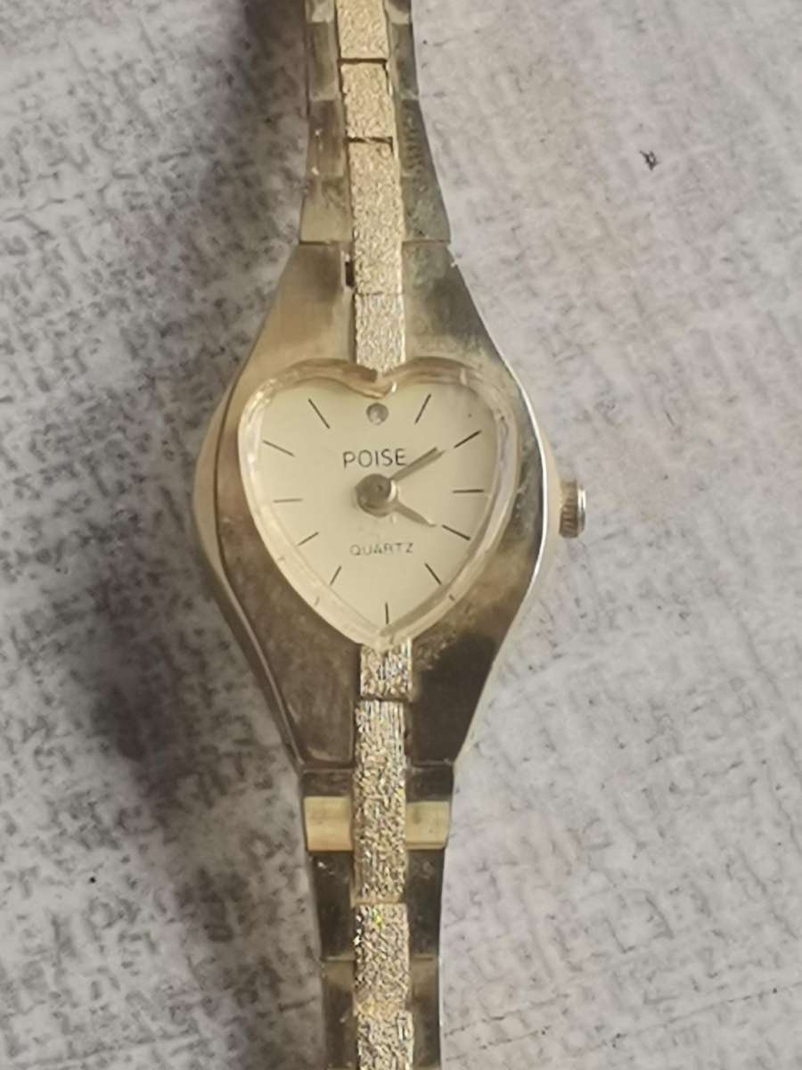 LADIES POISE HEART SHAPED GOLD WATCH IN EXCELLENT WORKING CONDITION